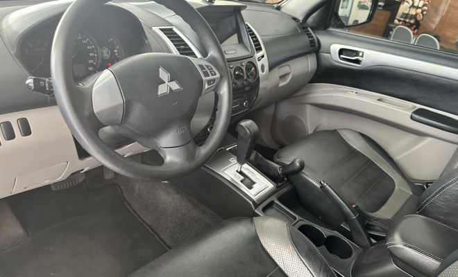 Mitsubishi Pajero DAKAR 3.2 4x4 T.I. Dies. 5p Aut. 2015 Diesel-6