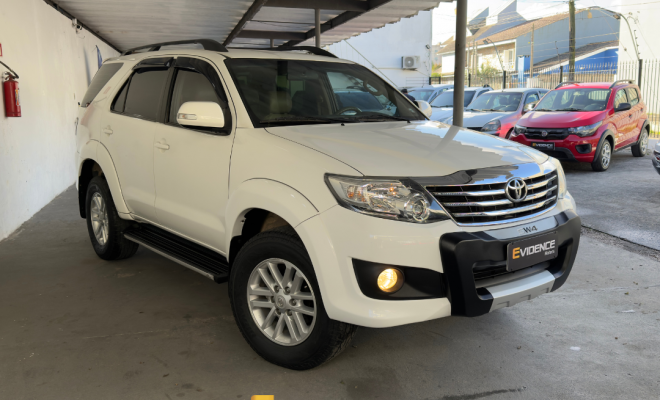 Toyota Hilux SW4 SR 4x2 2.7/ 2.7 Flex 16V Aut. 2012 Flex