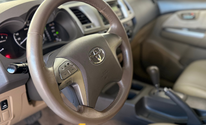 Toyota Hilux SW4 SR 4x2 2.7/ 2.7 Flex 16V Aut. 2012 Flex-11