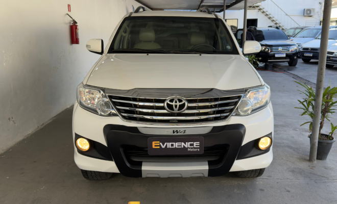 Toyota Hilux SW4 SR 4x2 2.7/ 2.7 Flex 16V Aut. 2012 Flex-0