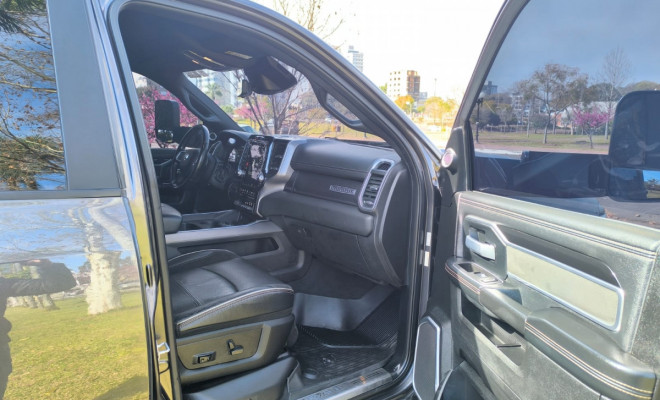 RAM 2500 LARAMIE 6.7 NIGHT EDITION TB CD 4x4 AUT.-7