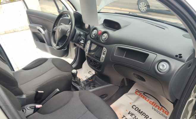 Citroën C3 GLX 1.4/ GLX Sonora 1.4 Flex 8V 5p 2010 Flex-8