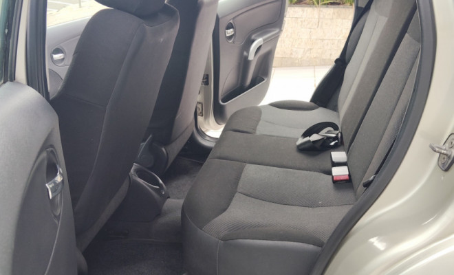 Citroën C3 GLX 1.4/ GLX Sonora 1.4 Flex 8V 5p 2010 Flex-11