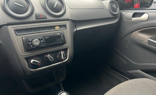 VW - VolksWagen Gol (novo) 1.0 Mi Total Flex 8V 4p 2013 Flex-10