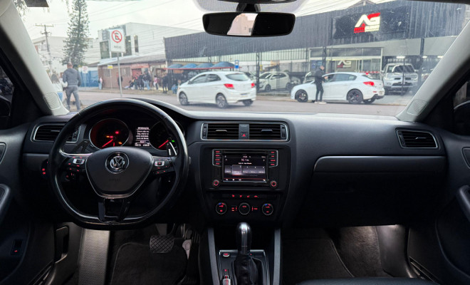VW - VolksWagen JETTA Comfortline 1.4 TSI 16V 4p Aut. 2017 Flex-12