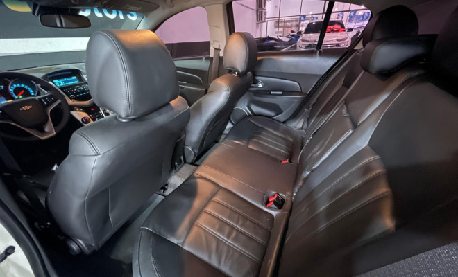 GM - Chevrolet CRUZE HB Sport LT 1.8 16V FlexP. 5p Aut 2015 Flex-8