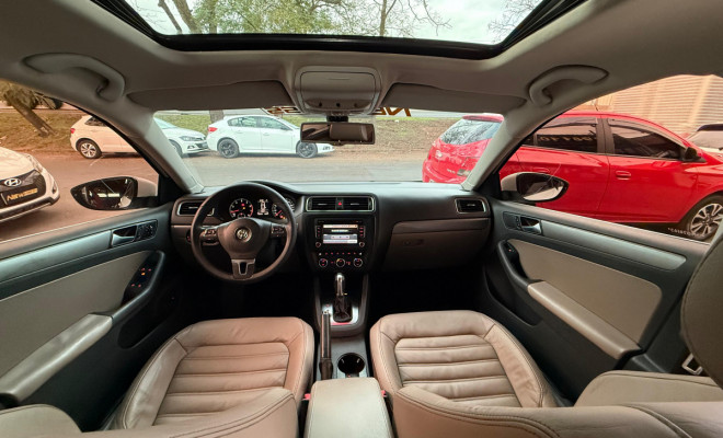 VW - VolksWagen JETTA Highline 2.0 TSI 16V 4p Tiptronic 2013 Gasolina-5