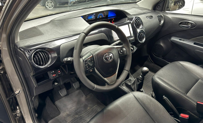Toyota ETIOS XLS Sedan 1.5 Flex 16V 4p Mec. 2017 Flex-6