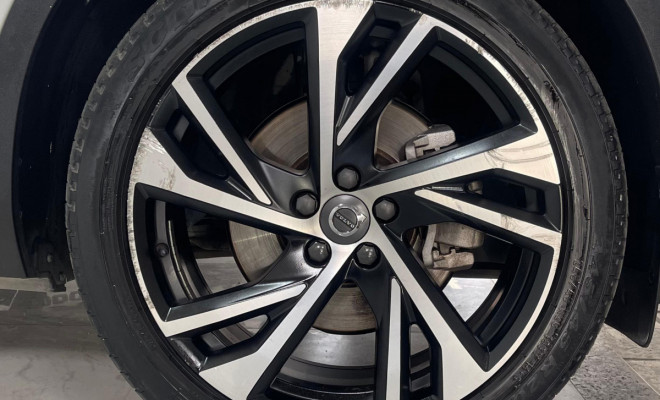 Volvo XC 40 T-5 R-DESIGN 2.0 252cv AWD 2019 Gasolina-11