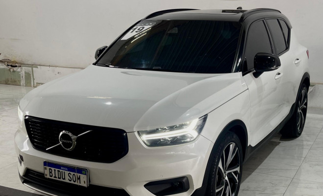 Volvo XC 40 T-5 R-DESIGN 2.0 252cv AWD 2019 Gasolina-1