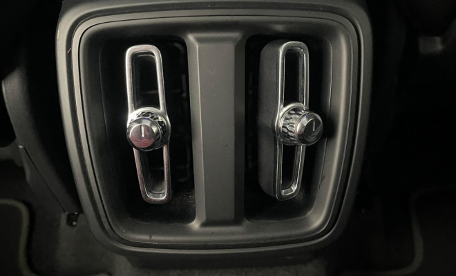 Volvo XC 40 T-5 R-DESIGN 2.0 252cv AWD 2019 Gasolina-16