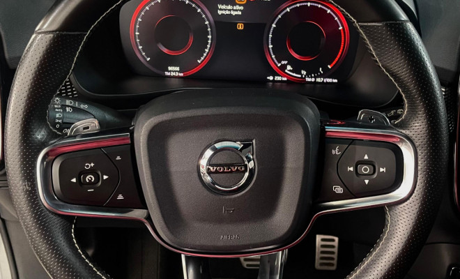 Volvo XC 40 T-5 R-DESIGN 2.0 252cv AWD 2019 Gasolina-3