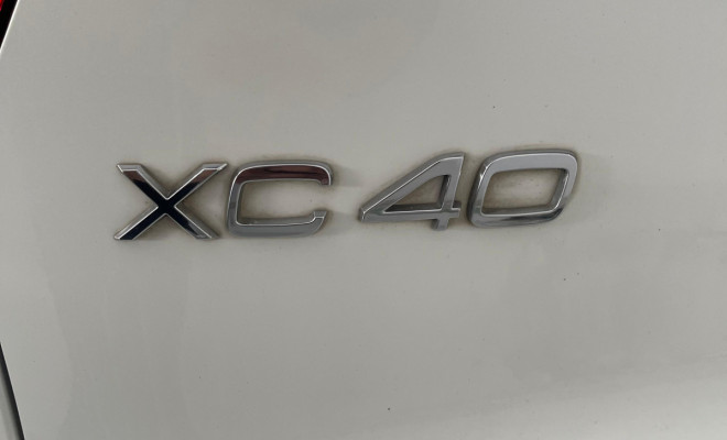 Volvo XC 40 T-5 R-DESIGN 2.0 252cv AWD 2019 Gasolina-14