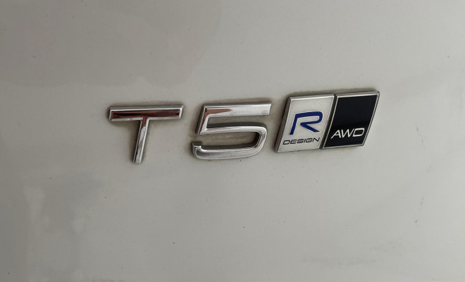 Volvo XC 40 T-5 R-DESIGN 2.0 252cv AWD 2019 Gasolina-13