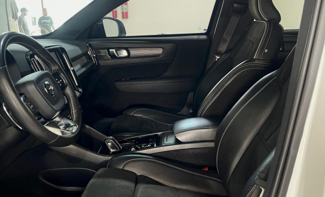Volvo XC 40 T-5 R-DESIGN 2.0 252cv AWD 2019 Gasolina-8
