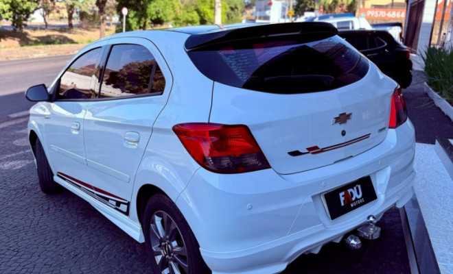 GM - Chevrolet ONIX HATCH EFFECT 1.4 8V F.Power 5p Mec. 2015 Flex-10