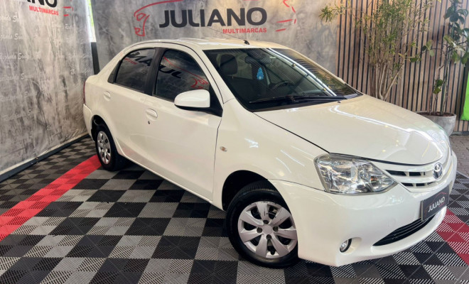 Toyota ETIOS XS Sedan1.5 Flex 16V 4p Mec. 2015 Flex