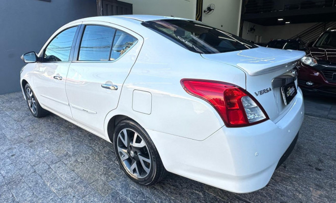 Nissan VERSA UNIQUE 1.6 16V FlexStart 4p Aut. 2017 Flex-10