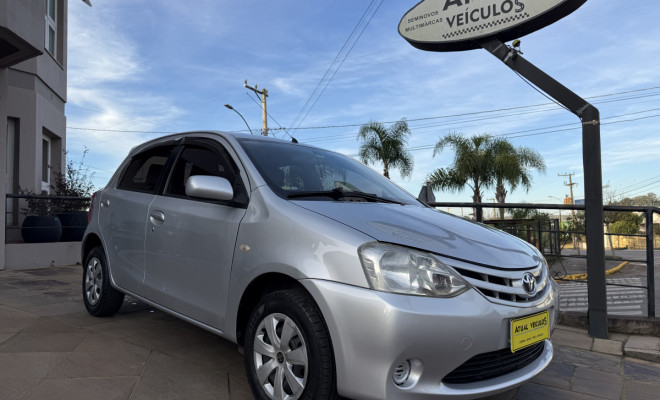 Toyota ETIOS XS  1.3 Flex 16V 5p Mec. 2013 Flex
