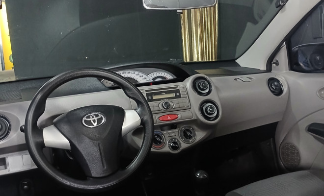 Toyota ETIOS XS  1.3 Flex 16V 5p Mec. 2013 Flex-10