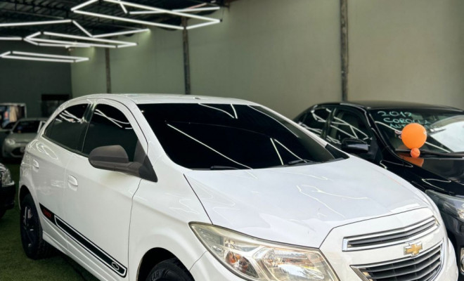 GM - Chevrolet ONIX HATCH LT 1.0 8V FlexPower 5p Mec. 2015 Flex