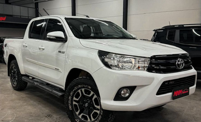 Toyota Hilux CD 4x4 2.8 Diesel Mec. 2017 Diesel-0