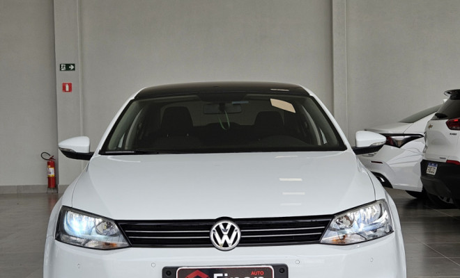 VW - VolksWagen JETTA Comfortline 2.0 T.Flex 8V 4p Tipt. 2014 Flex-1