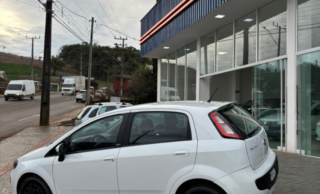 Fiat Punto ATTRACTIVE 1.4 Fire Flex 8V 5p 2014 Flex-4
