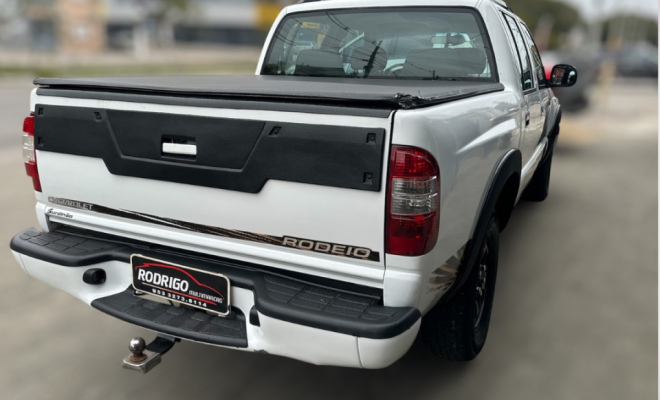 GM - Chevrolet S10 Pick-Up 2.4 MPFI 8v 128cv CD 4p 2001 Gasolina-0