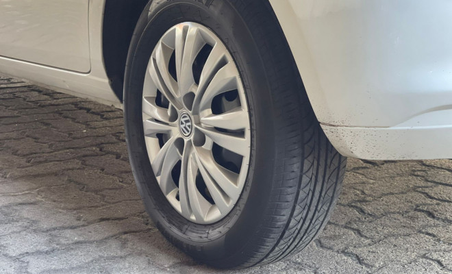 VW - VolksWagen Gol (novo) 1.0 Mi Total Flex 8V 4p 2013 Flex-7