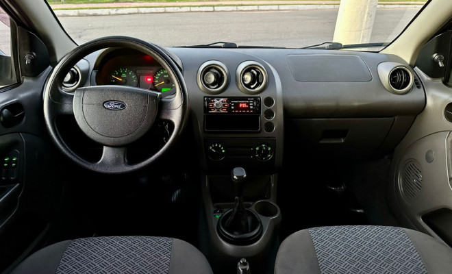 Ford Fiesta Sed. Personnalité 1.0 8V - 2006-9