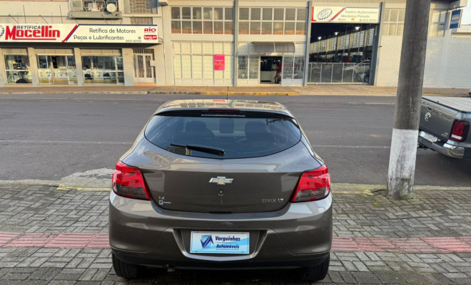 GM - Chevrolet ONIX HATCH LT 1.4 8V FlexPower 5p Mec. 2014 Flex-4