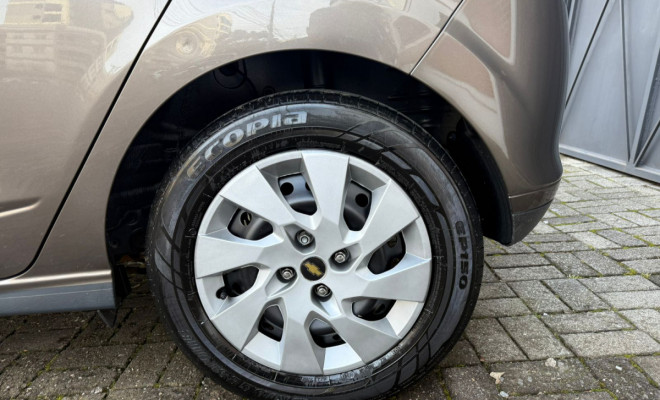 GM - Chevrolet ONIX HATCH LT 1.4 8V FlexPower 5p Mec. 2014 Flex-7