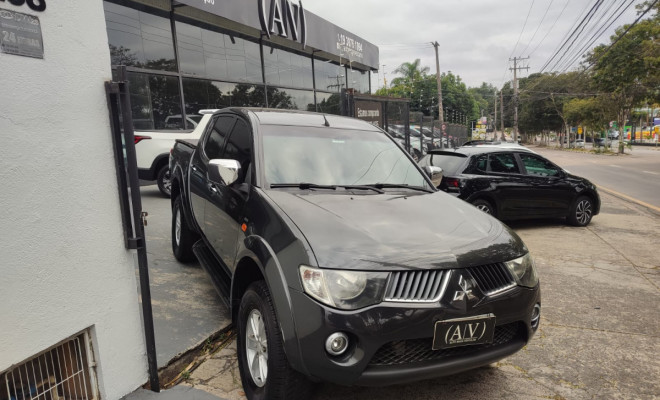 Mitsubishi L200 Triton HPE 3.2 CD TB Int.Diesel Aut 2010 Diesel-0