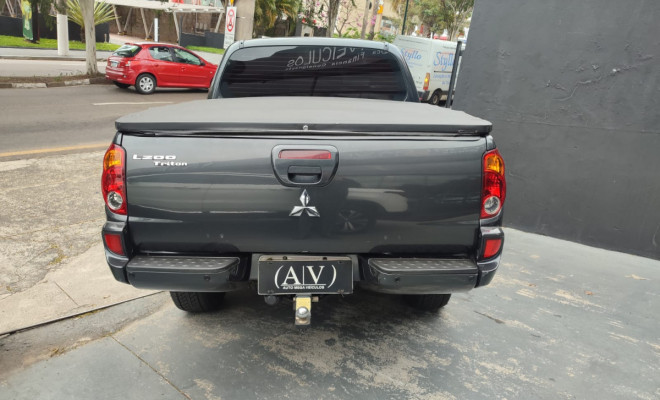 Mitsubishi L200 Triton HPE 3.2 CD TB Int.Diesel Aut 2010 Diesel-2