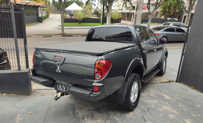 Mitsubishi L200 Triton HPE 3.2 CD TB Int.Diesel Aut 2010 Diesel-4