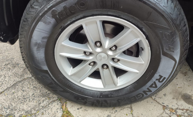Mitsubishi L200 Triton HPE 3.2 CD TB Int.Diesel Aut 2010 Diesel-5