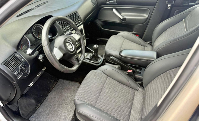 VW - VolksWagen Golf Sportline 1.6 Mi Total Flex 8V 4p 2010 Flex-5