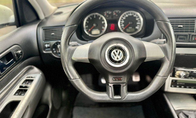 VW - VolksWagen Golf Sportline 1.6 Mi Total Flex 8V 4p 2010 Flex-9