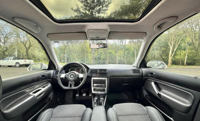 VW - VolksWagen Golf Sportline 1.6 Mi Total Flex 8V 4p 2010 Flex-7