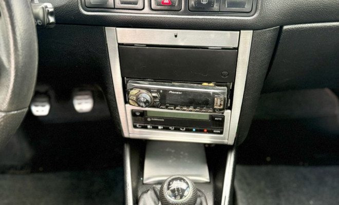 VW - VolksWagen Golf Sportline 1.6 Mi Total Flex 8V 4p 2010 Flex-10