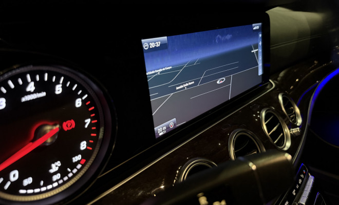 Mercedes-Benz E-250 Excl. Launch Ed. 2.0 TB 211cv Aut. 2017 Gasolina-7