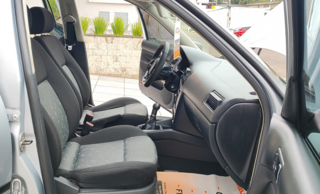 VW - VolksWagen Golf 1.6Mi/ 1.6Mi Gener./Black & Silver 2003 Gasolina-7