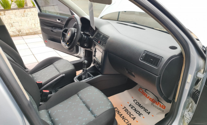 VW - VolksWagen Golf 1.6Mi/ 1.6Mi Gener./Black & Silver 2003 Gasolina-8