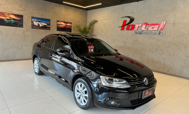 VW - VolksWagen JETTA Comfortline 2.0 T.Flex 8V 4p Tipt. 2014 Flex-0