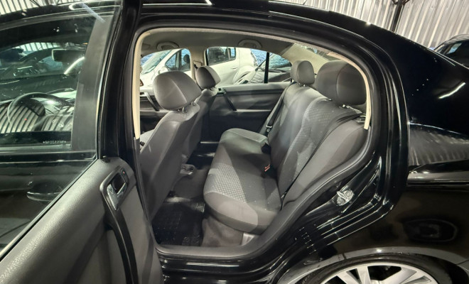 VW - VolksWagen Polo Sedan 1.6 Mi 101cv 8V 4p 2005 Flex-10