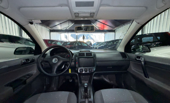 VW - VolksWagen Polo Sedan 1.6 Mi 101cv 8V 4p 2005 Flex-5