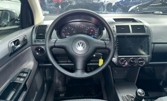 VW - VolksWagen Polo Sedan 1.6 Mi 101cv 8V 4p 2005 Flex-7