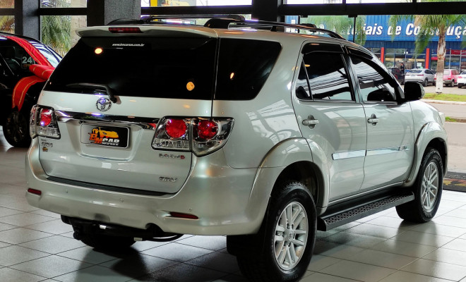 Toyota Hilux SW4 SRV D4-D 4x4 3.0 TDI Dies. Aut 2012 Diesel-1