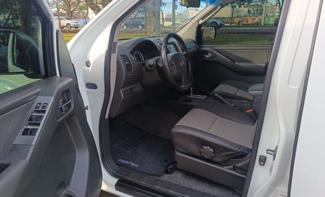 NISSAN FRONTIER SV ATTACK CD 4x4 2.5 TB AUT.-2